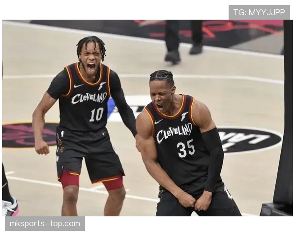 巴尼亚尼利用低位单打拉开空间，提升球队内线得分效率